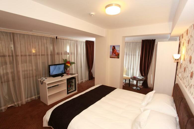 West Plaza Hotel