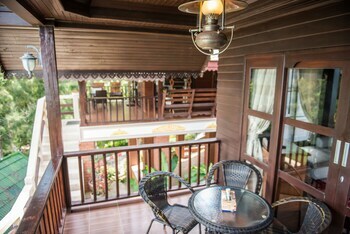 Villa Laem Sila Resort