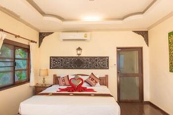 Villa Laem Sila Resort