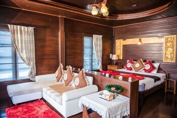 Villa Laem Sila Resort