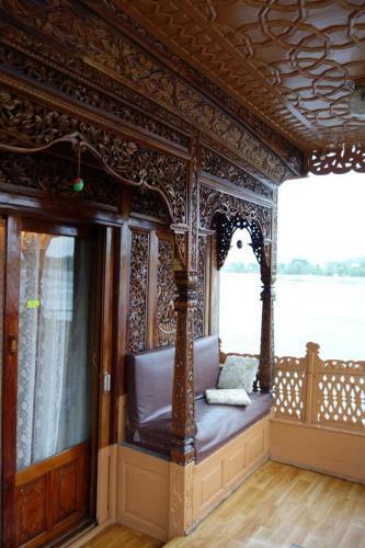 Houseboat Lily Of Nageen