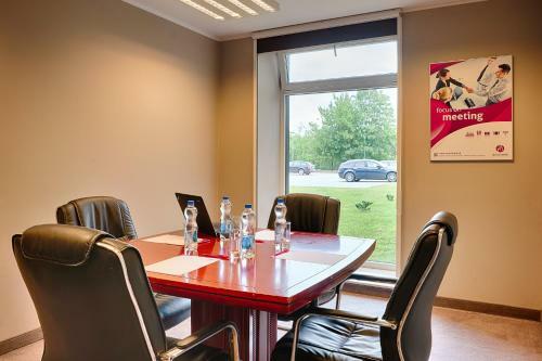 Hotel Focus Katowice Chorz�w