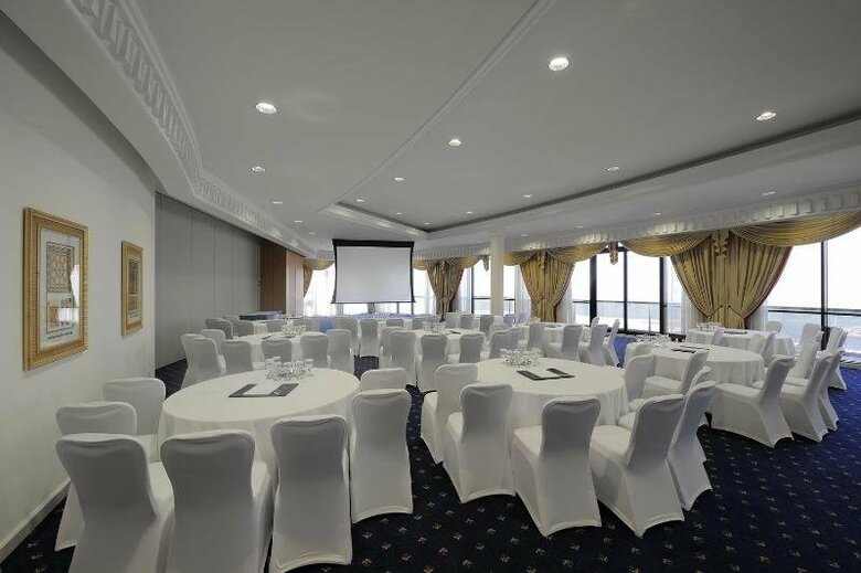Hotel Le Royal Meridien Beach Resort And Spa