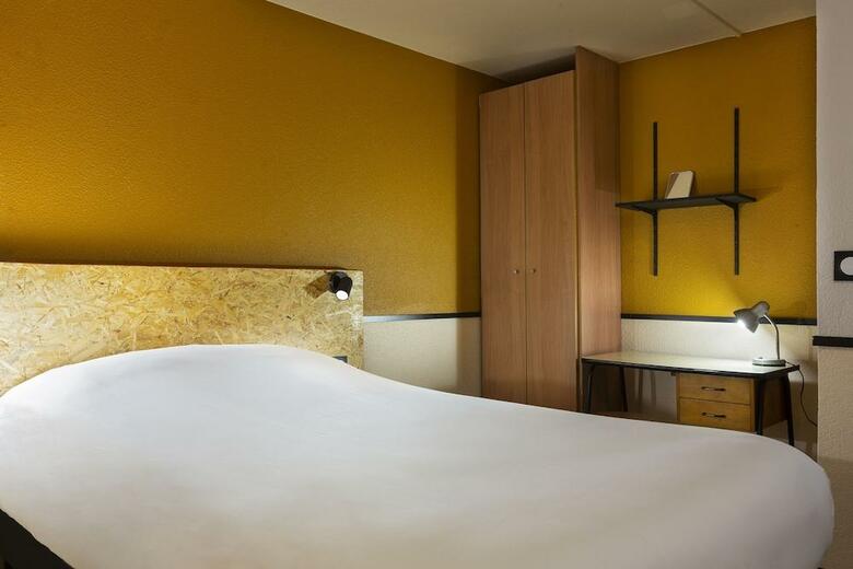 Kyriad Villeneuve La Garenne Hotel