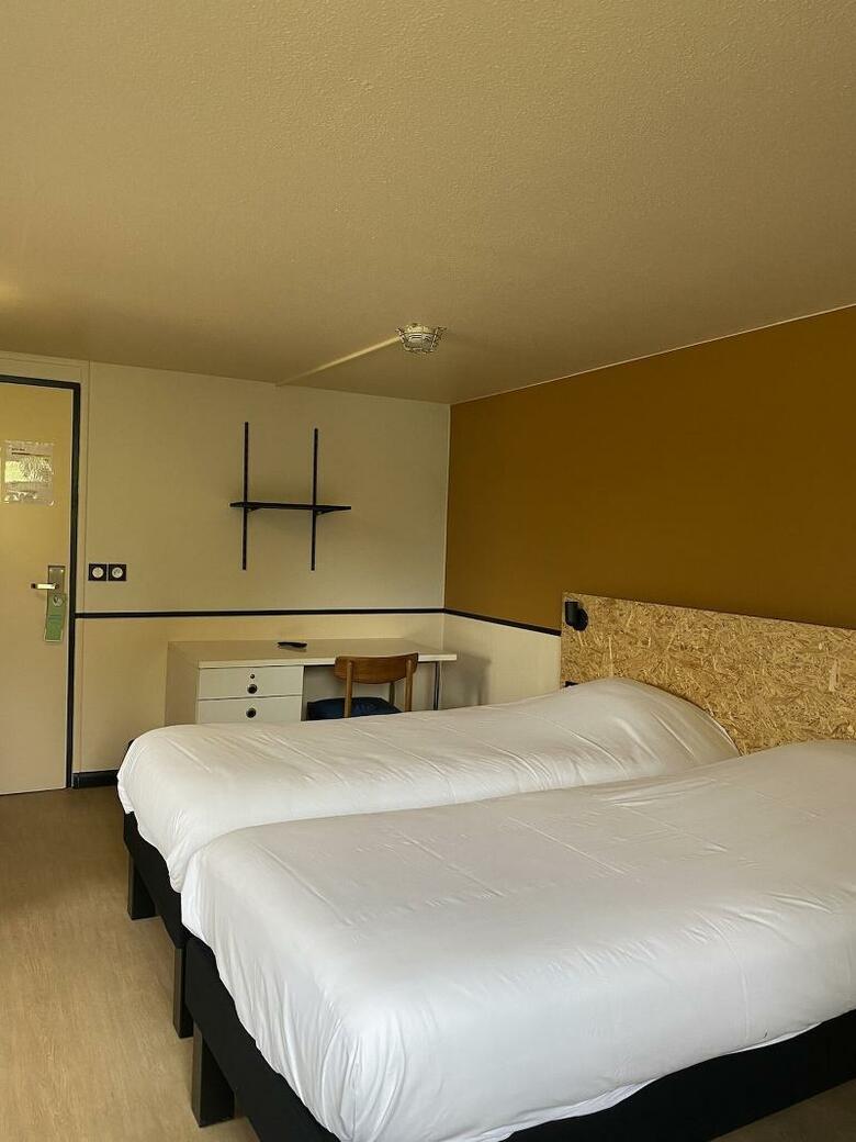 Kyriad Villeneuve La Garenne Hotel