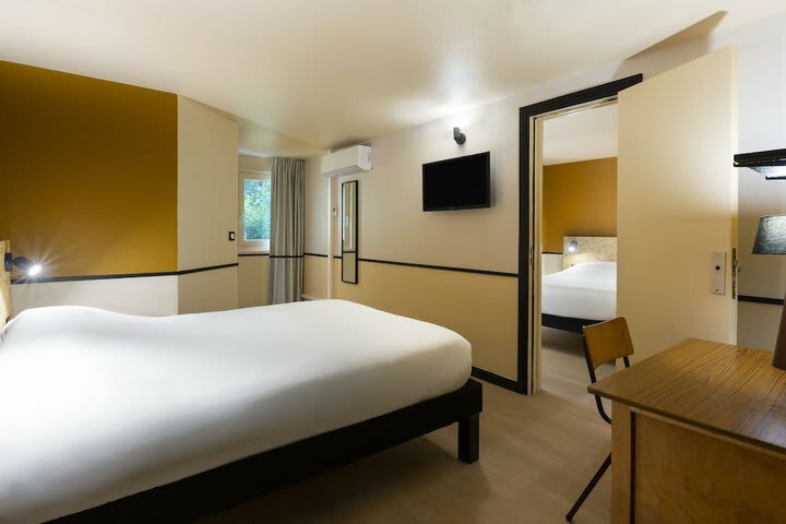 Kyriad Villeneuve La Garenne Hotel