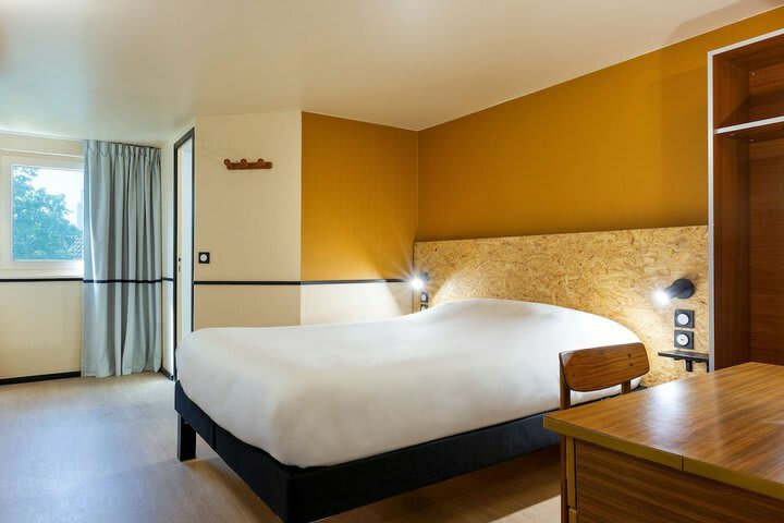 Kyriad Villeneuve La Garenne Hotel