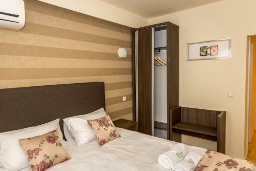 Hostal May Art Residence