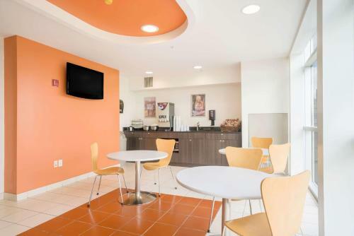 Motel 6 Kingston Ontario