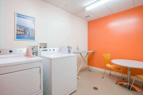Motel 6 Kingston Ontario