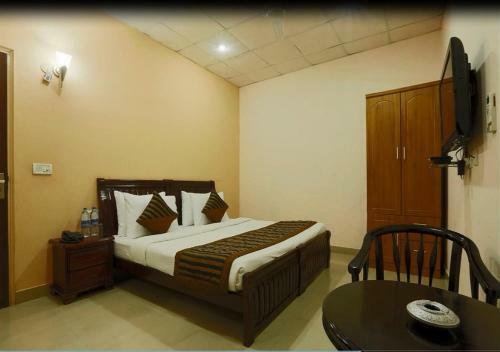 Hotel Anand Lok