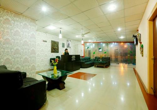 Hotel Anand Lok