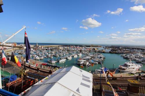 Bed & Breakfast Royal Temple Yacht Club