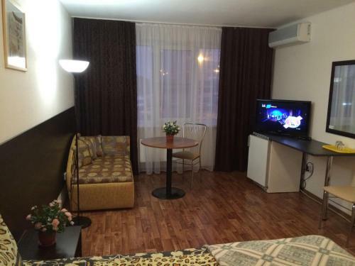 Yuzhniy Hotel