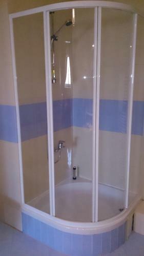 Hostal Metro Budget Place - Arkadia City Center