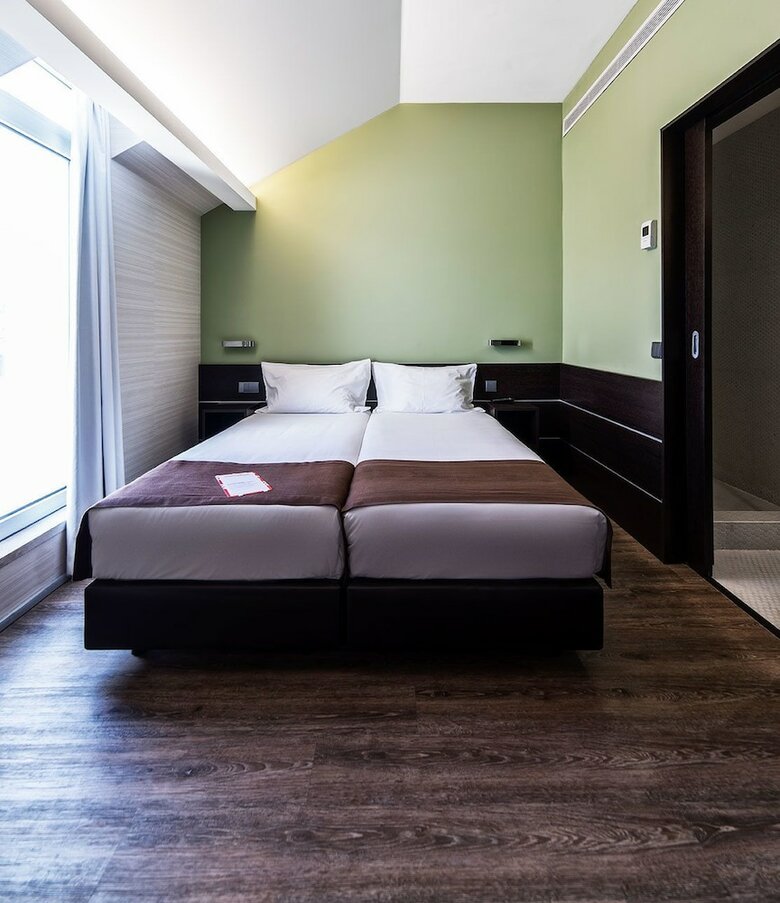 Moov Hotel �vora