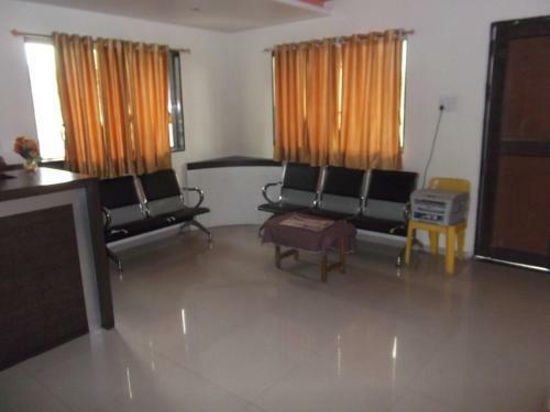 Hotel Trimurti Pride