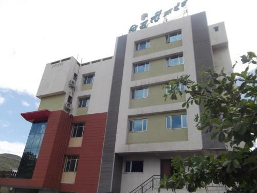 Hotel Trimurti Pride