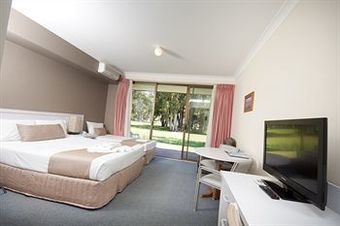 Island Palms Motor Inn