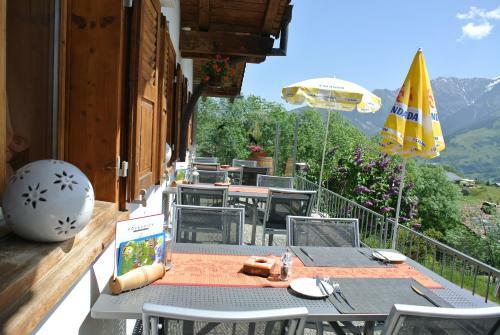Hostal Ustria / Pensiun Trutg