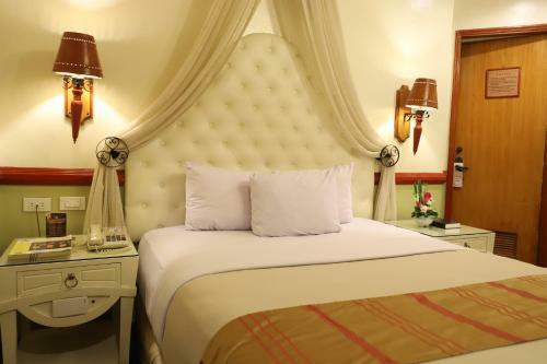 Camelot Hotel