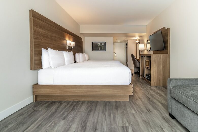 Atrium Hotel Vancouver