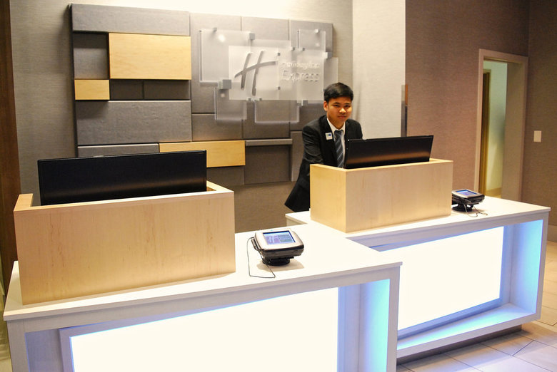 Hotel Holiday Inn Express Airport