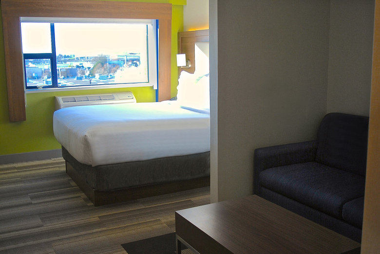 Hotel Holiday Inn Express Airport