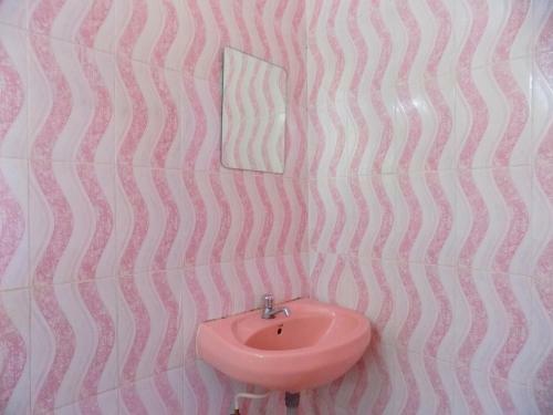 Hostal Romaldo Guest House