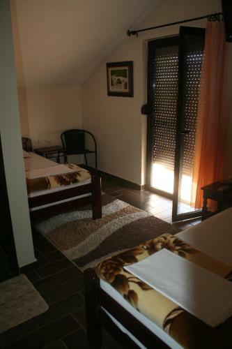 Hostal Private Accommodation Kubura
