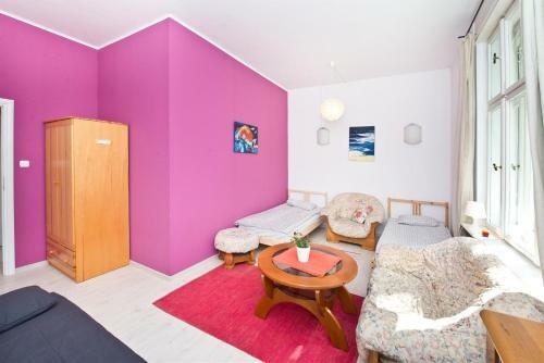 Apartment With Cosy Garden