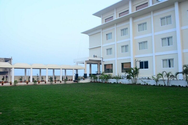 Hotel East West