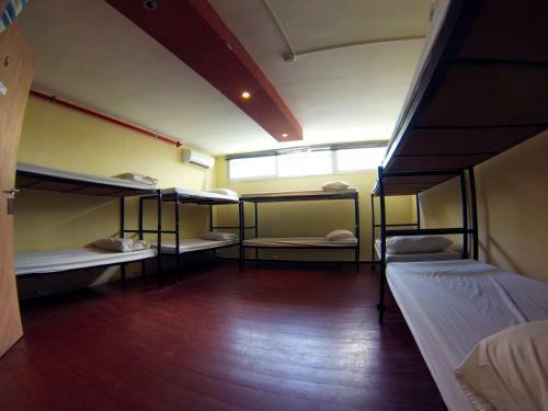 Overstay-tlv Backpackers Hostel