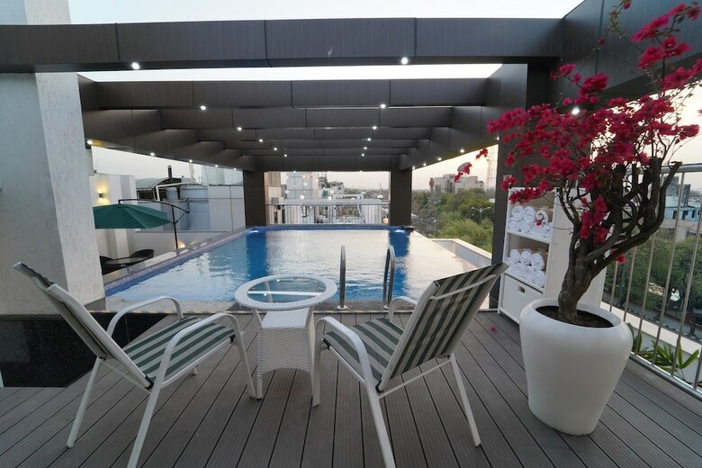Rockland Hotel, C.r Park