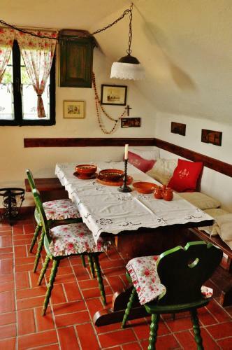 Vineyard Cottage Lustek