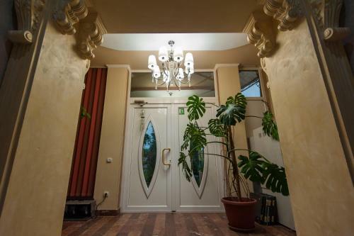 Leoton Hotel