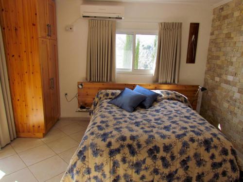 Flower Suite - Mina Teva