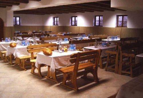 Hotel Gastland M1 Restaurant & Conference Center