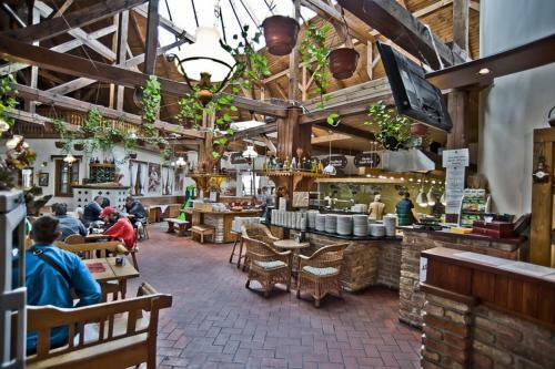 Hotel Gastland M1 Restaurant & Conference Center