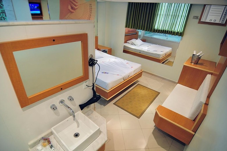Motel Mambo - Adults Only