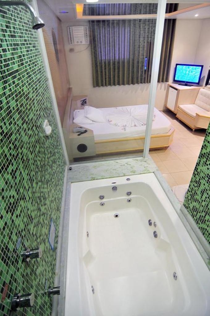 Motel Mambo - Adults Only