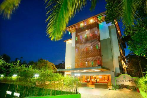Hotel Spice Grove