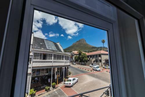 Hostal Leeuwenvoet House