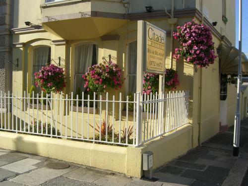 Hostal Citadel House Hotel