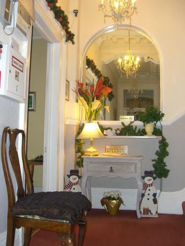 Hostal Citadel House Hotel