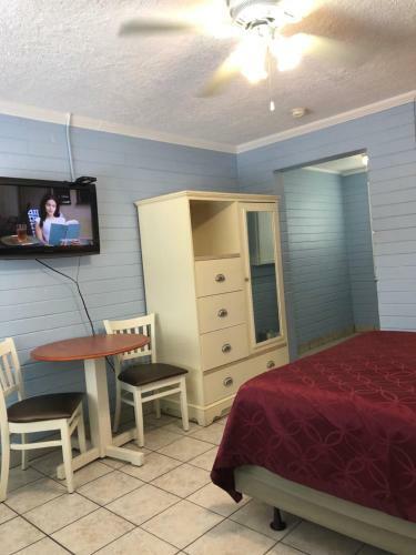 Posada Lakeside Inn And Cafe