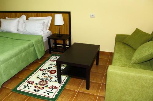 Hostal Guest House Alyans