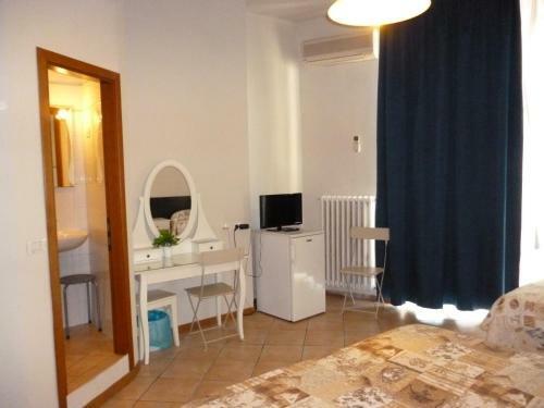 Hostal Eurotravel Bed And Car