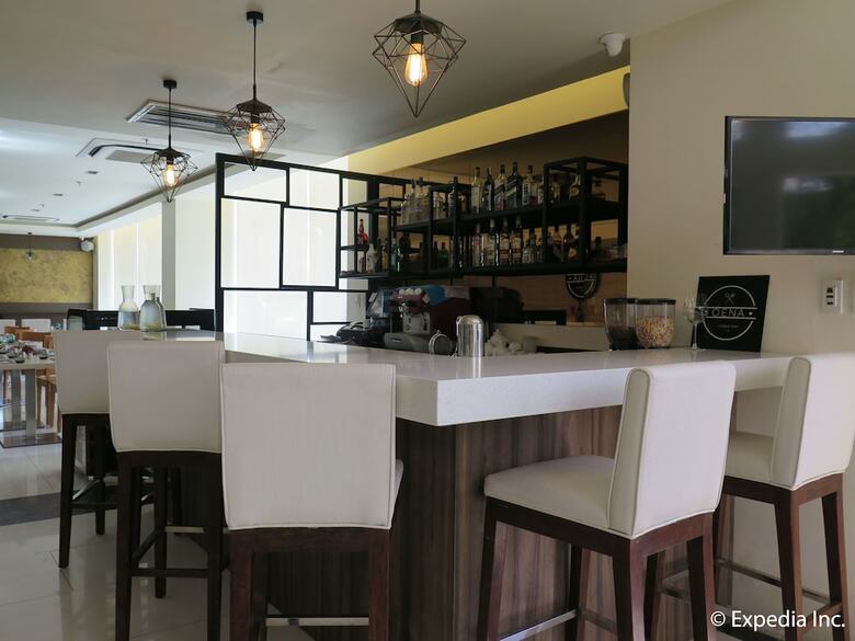 Hotel Home Crest Residences