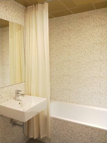 Dahshin Hotel